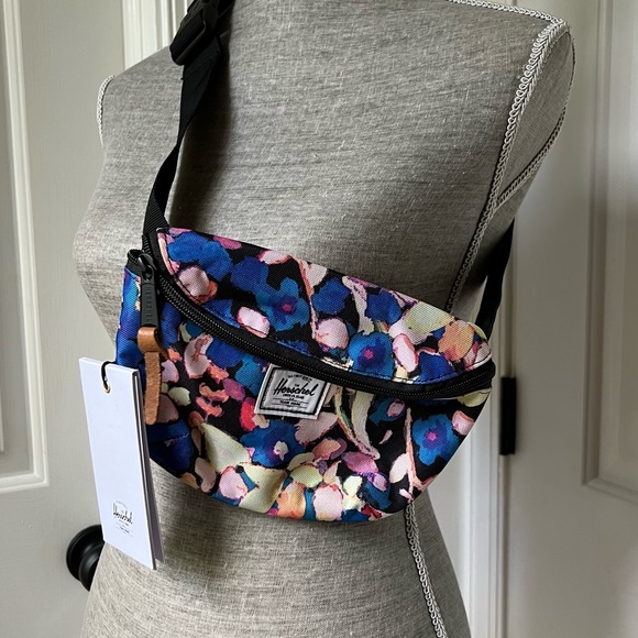 Herschel Supply Company Handbags - NWT Herschel Floral Fourteen Hip Pack